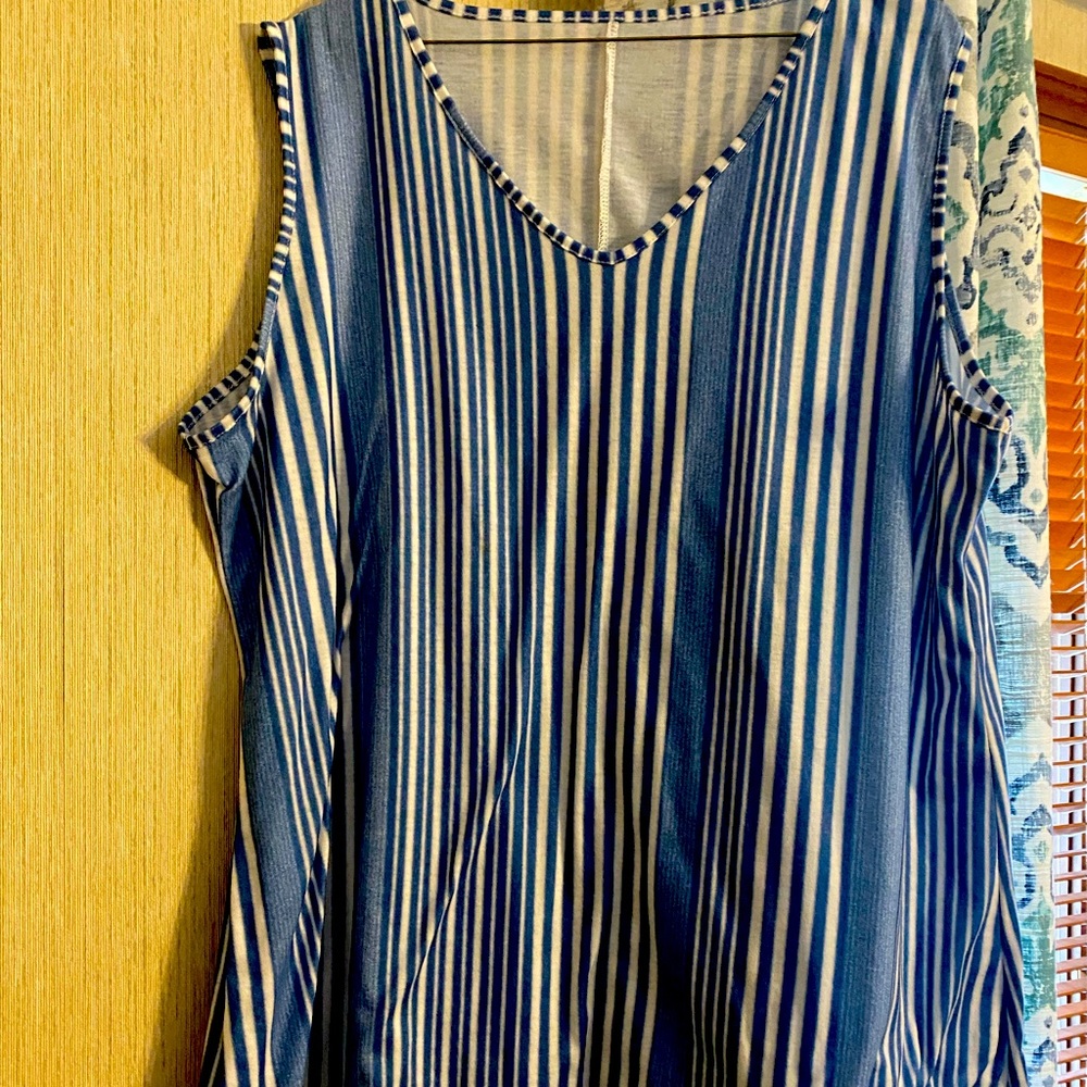 29 3/4” long & under arm approx 25”, bottom is 27” (stretchy materiel)